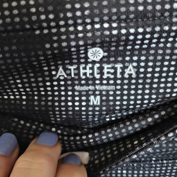 ATHLETA Be Free Knicker Capri Dot Maze Crop - Picture 3 of 6
